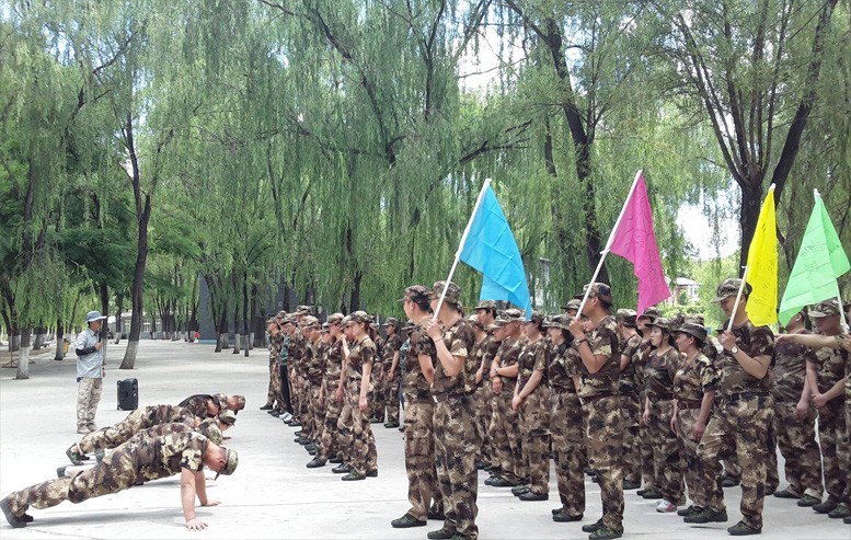 軍事拓展