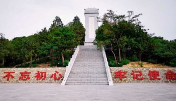 參觀英雄紀(jì)念碑+踏青植樹