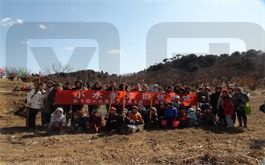 小水手雙語優(yōu)學(xué)館植樹合影